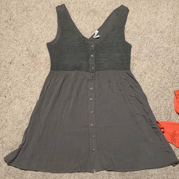 Sky and sparrow dress - Picture 3 of 6